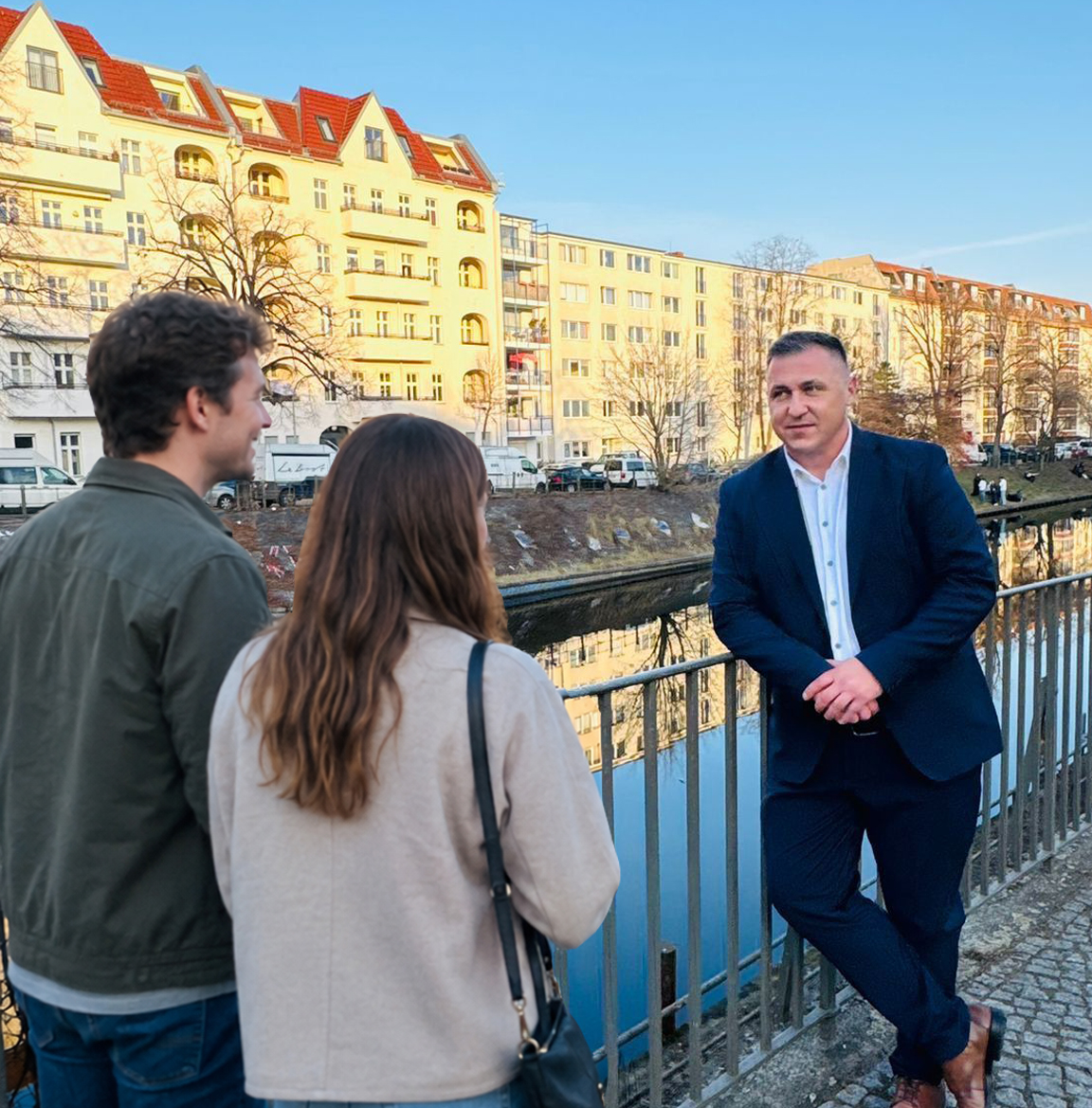 Davide Annone im Gespräch mit Bürgerinnen und Bürgern in Neukölln